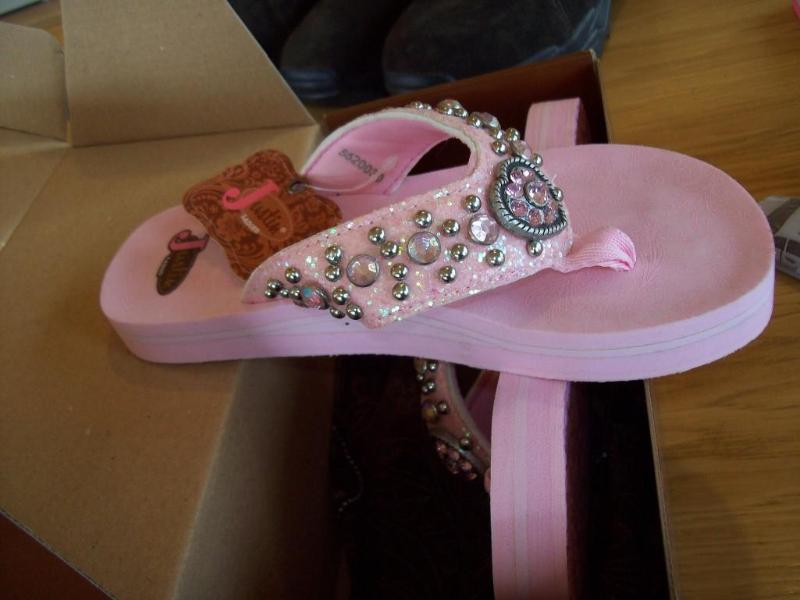 lot 39 image: Pink Girls Sandals - New