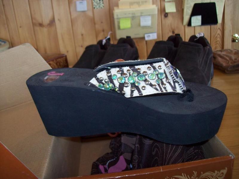 lot 40 image: Womens&nbspBlack Sandals -Ne...