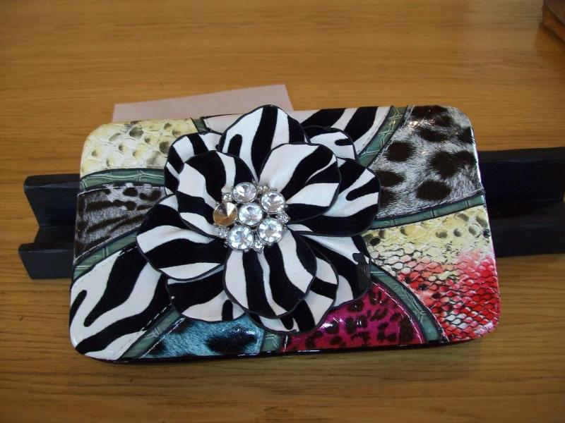 lot 45 image: Womens Wallet with Flower -Ne...