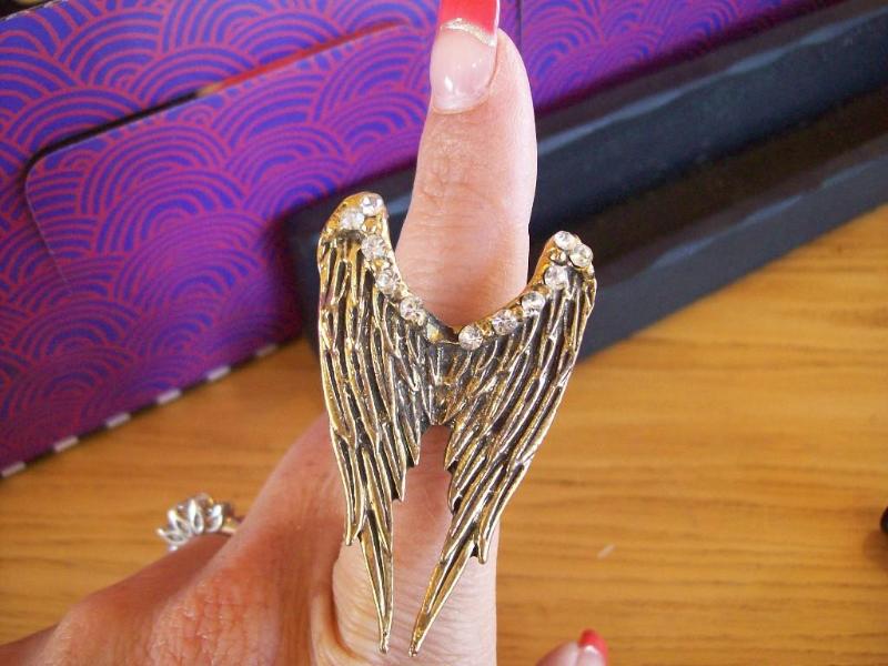 lot 53 image: - Assortment of rings - Adjus...