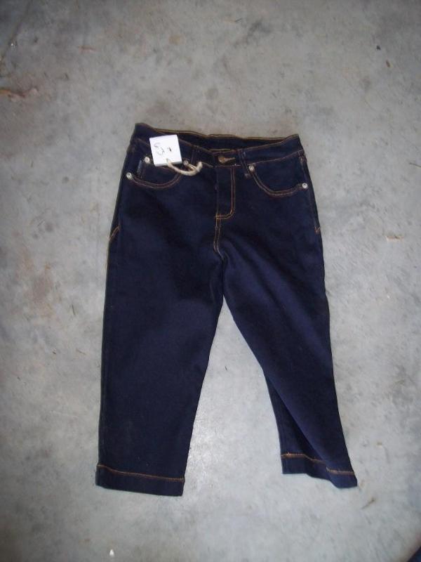 lot 63 image: Girls Capris -Size L -N...