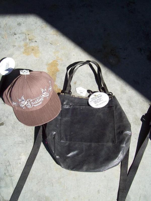 lot 70 image: Womans Hat and Hands Free Sport Pac...