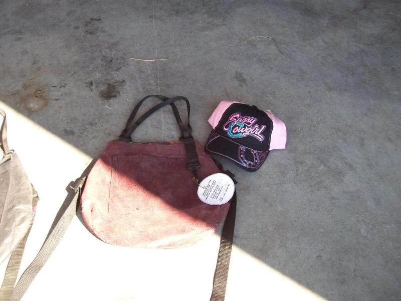 lot 71 image: Womans Hat and Hands Free Sport Pac...