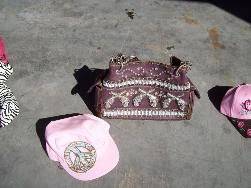 lot 74 image: Womans&nbspHat and Purse -Ne...