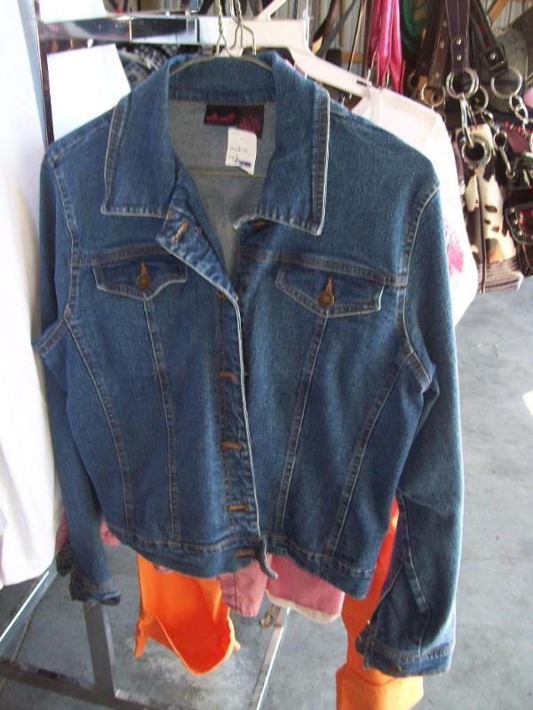 lot 80 image: Womens Wear Size L -New