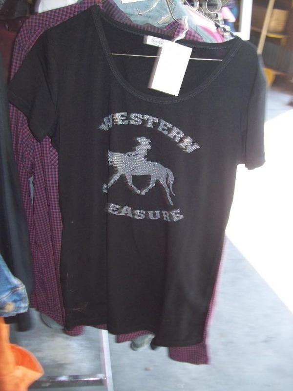 lot 81 image: Mens&nbspand Womens Wear Sizes L a...