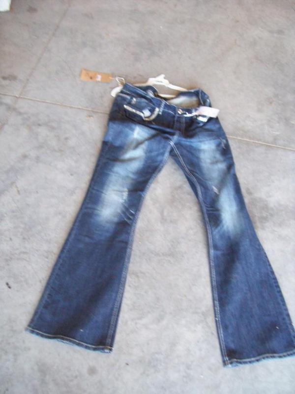 lot 97 image: Womens Jeans -New -Siz...