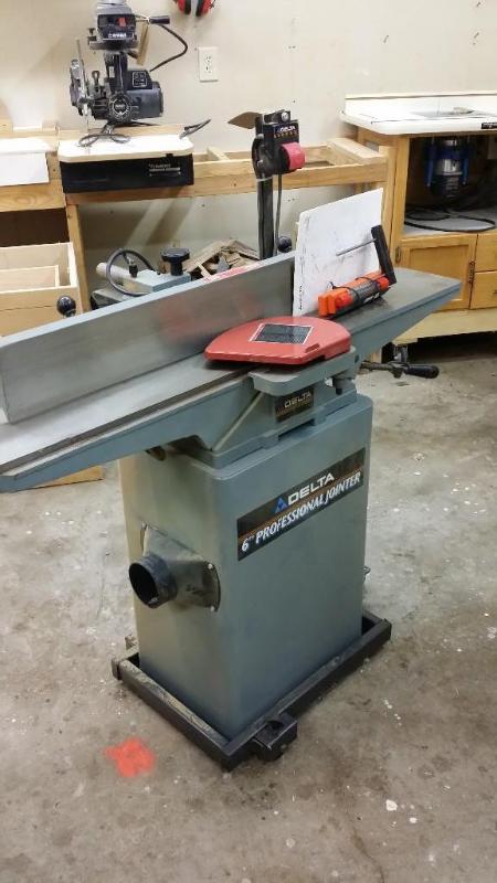 lot 2 image: Delta Professional Jointer