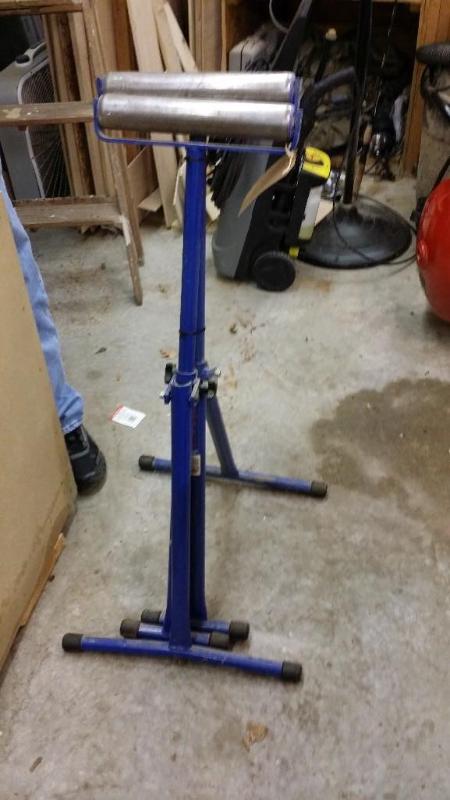 lot 29 image: Roller Stand