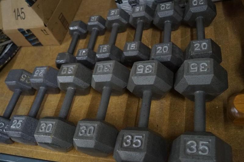 Dumbell sets 35, 30, 25, 20, ...