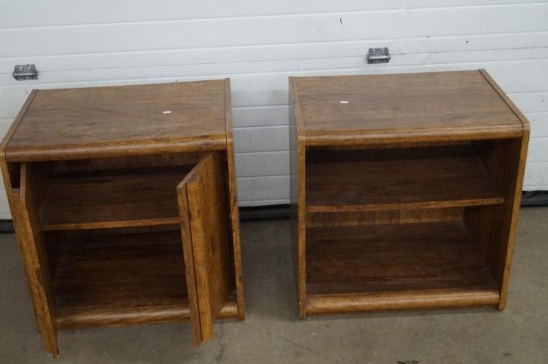 Lot of two cabinets...