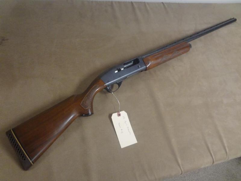 lot 4 image: Remington Autoloader Shotgun, Model...