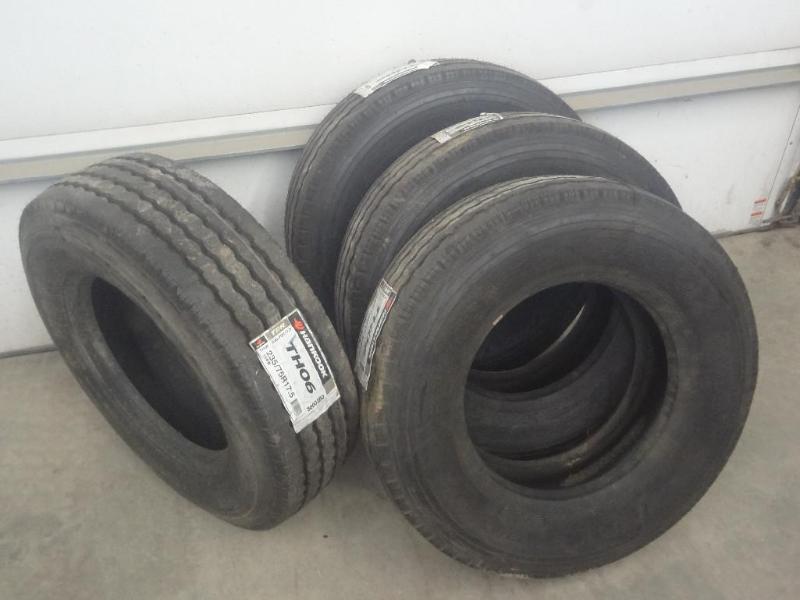 lot 12 image: (4) New Hankook TH06 23575R17.5 T...