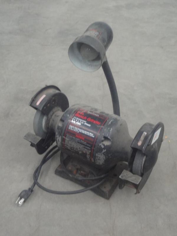 lot 21 image: Craftsman 6" Bench Grinder Wit...