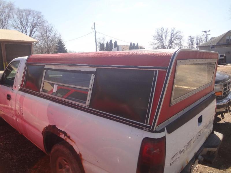 lot 3 image: 8ft Full-Sized Aluminum Truck Toppe...