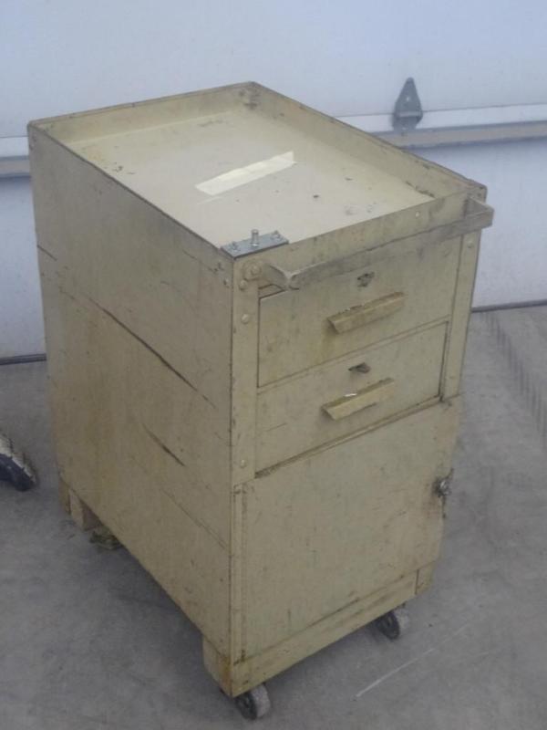 lot 30 image: 18&quotx24&quotx36" Steel Ro...