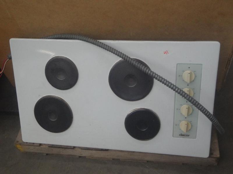 lot 41 image: Dacor 4-Burner Electric Stove Top W...
