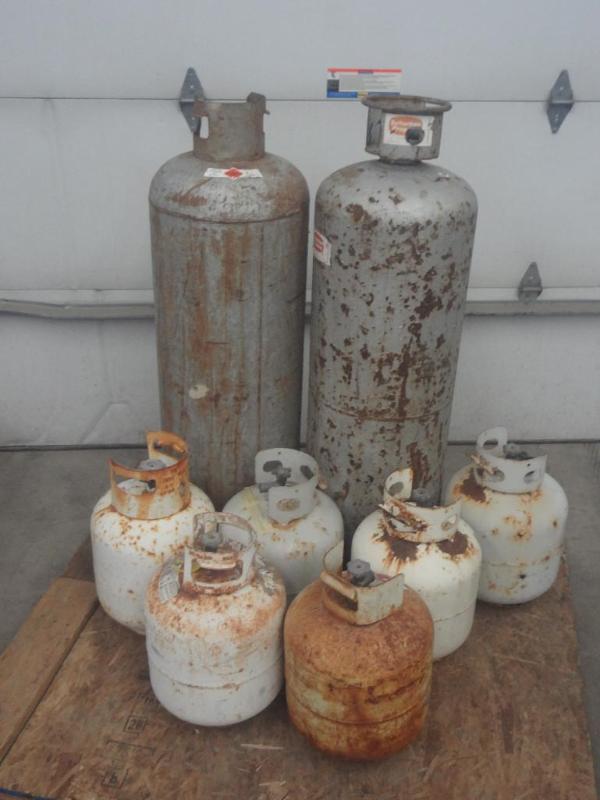 lot 43 image: (2) 100# & (6) 20# LP Tanks...