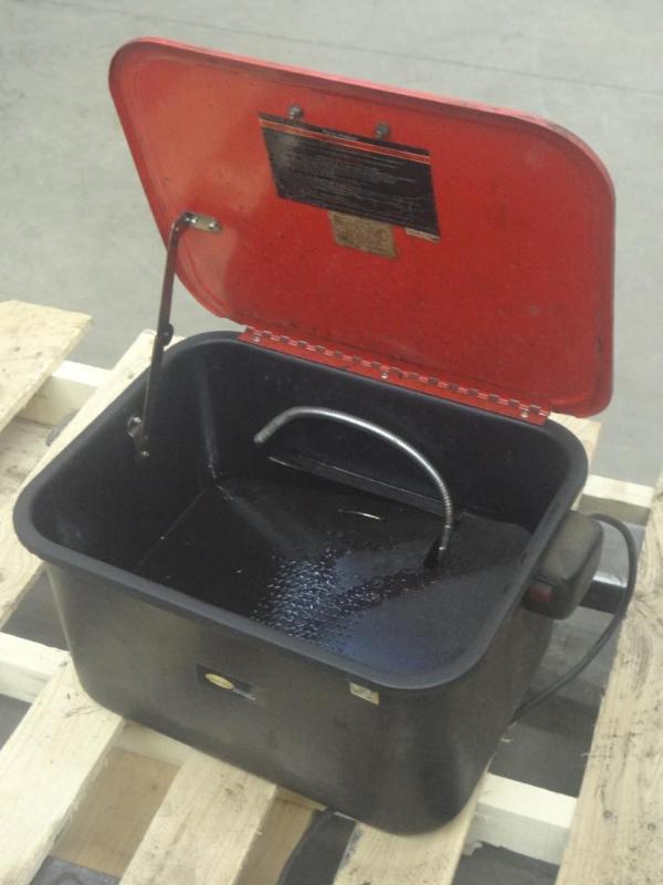 lot 66 image: Northern 115Volt Bench Top Parts Wa...