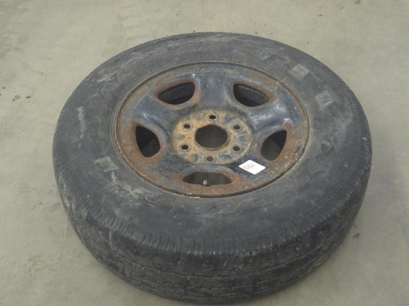 lot 68 image: 6-Lug Steel Rim With P2357516 Tir...