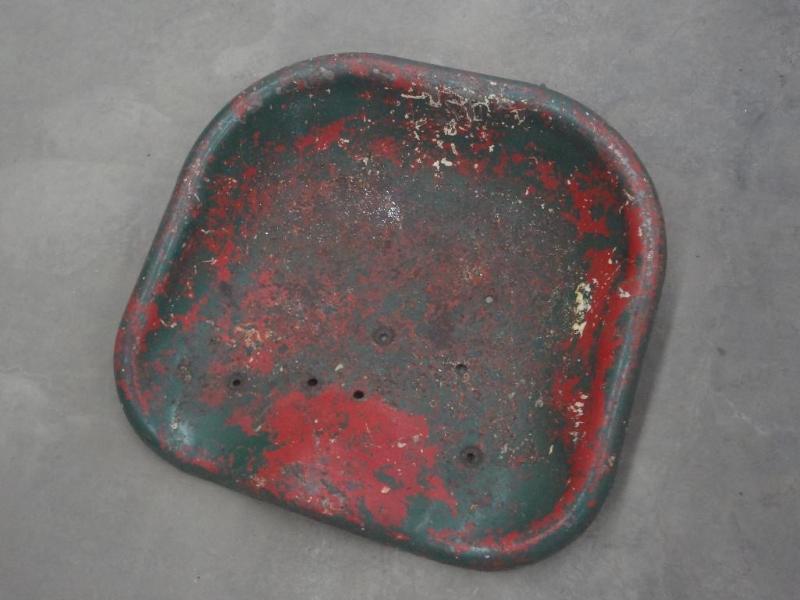 lot 81 image: Vintage Steel Tractor Seat...