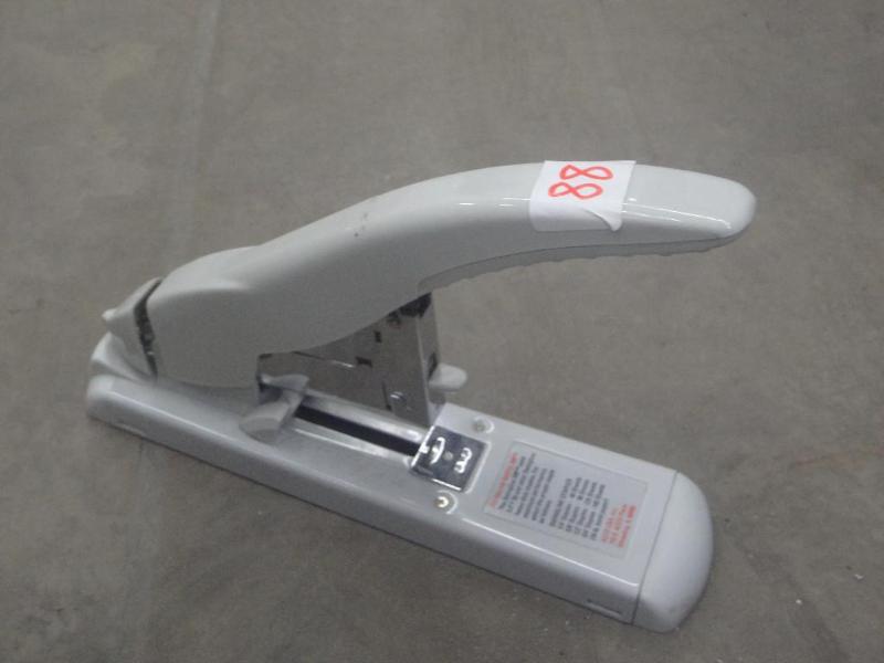 lot 88 image: Industrial Swingline Model 390 Stap...