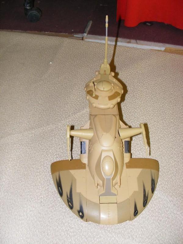 lot 11 image: Star Wars Battle Tank 1999,20...