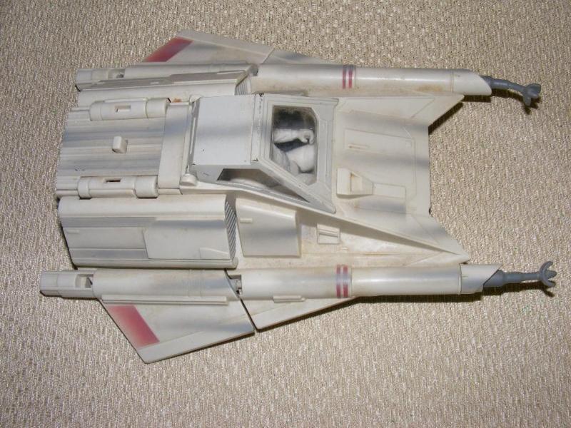 lot 13 image: Star Wars Air Speeder 1997 Lu...