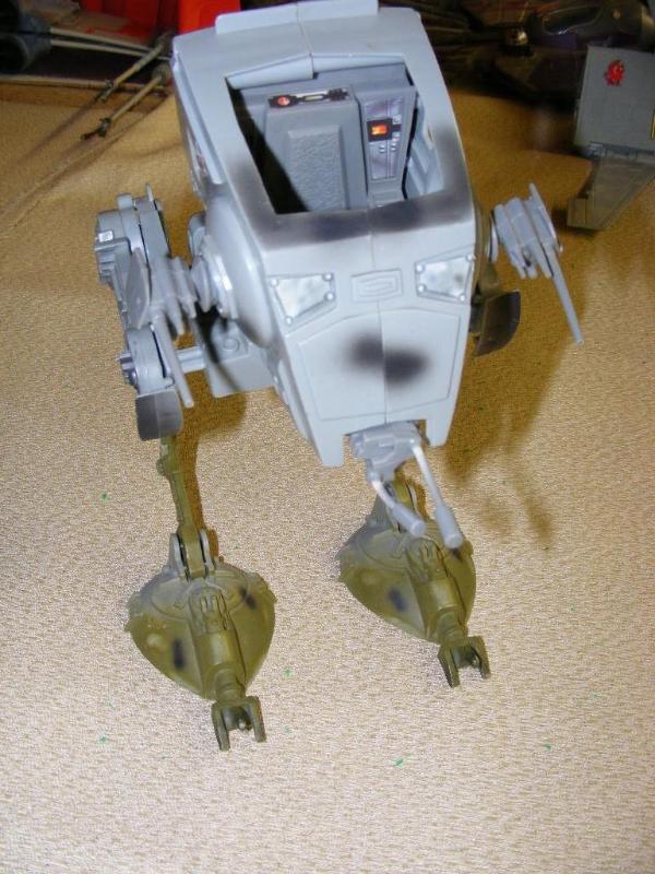 lot 32 image: AT-ST Walker, Imperial ScoutWalker