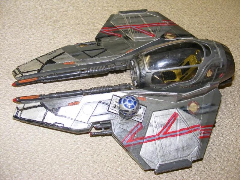 lot 39 image: Jedi&nbspStarfighter looks ...