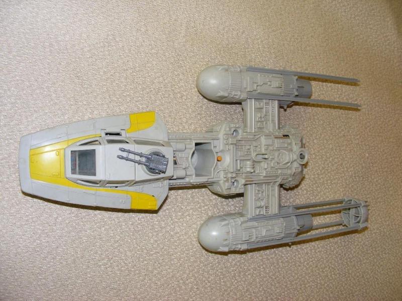 lot 43 image: Y-Wing Fighter missing parts...