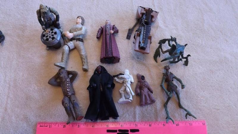 lot 82 image: Lot of Star Wars Figures...