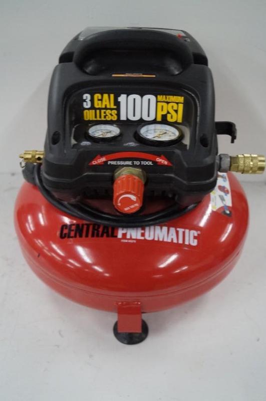 Central Pneumatic 3 gallon air comp...