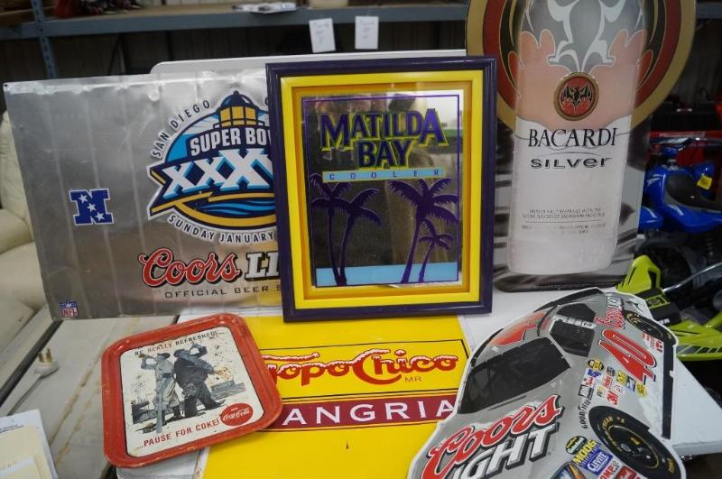 Lot of 5 beerliquor signs and mirr...