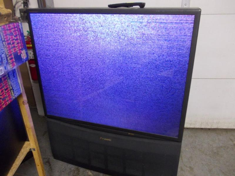 lot 5 image: 50" Panasonic Projection TV 43...