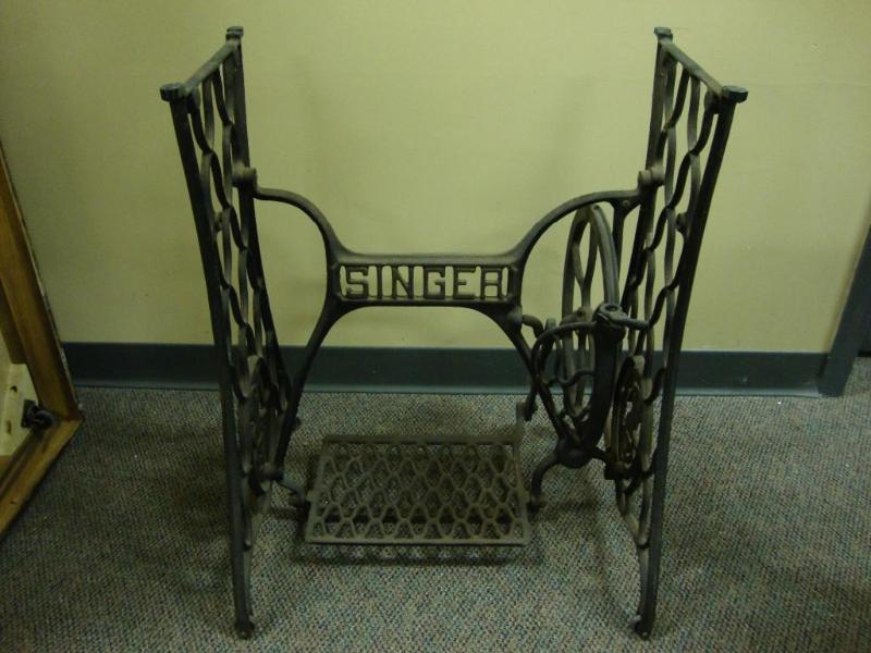 lot 105 image: Singer Sewing Machine base. Ready f...