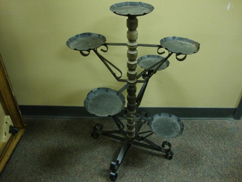 lot 113 image: Vintage metal tiered plant stand....