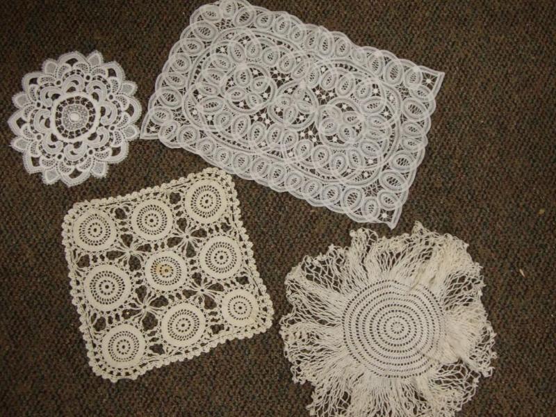 lot 115 image: Lot of 4 - vintage lace work pieces...