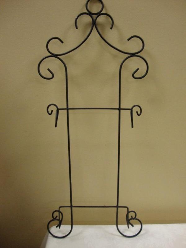 lot 29 image: 2 pc lot. Metal plate rack & fo...