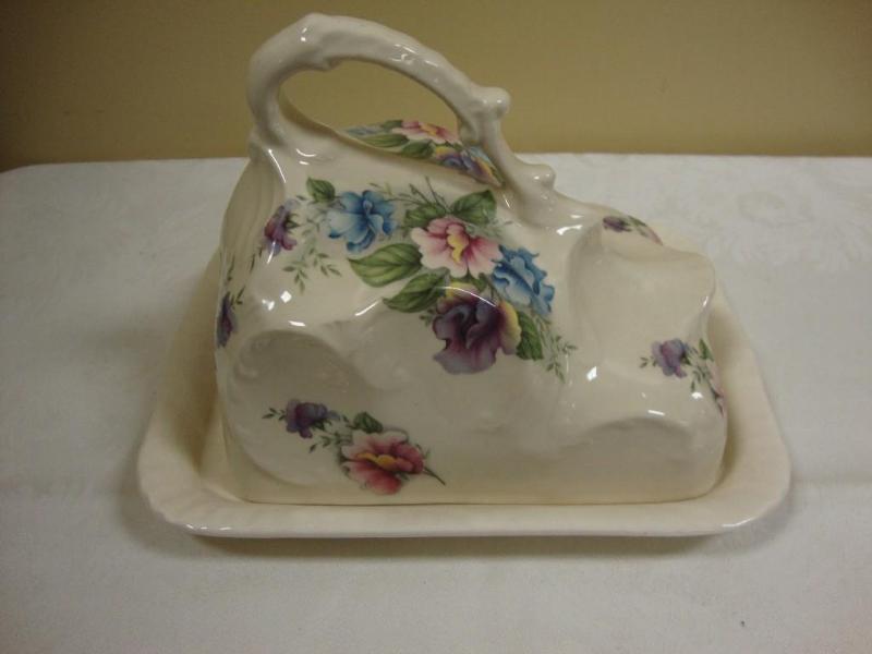 lot 41 image: Antique ceramic handled butter che...