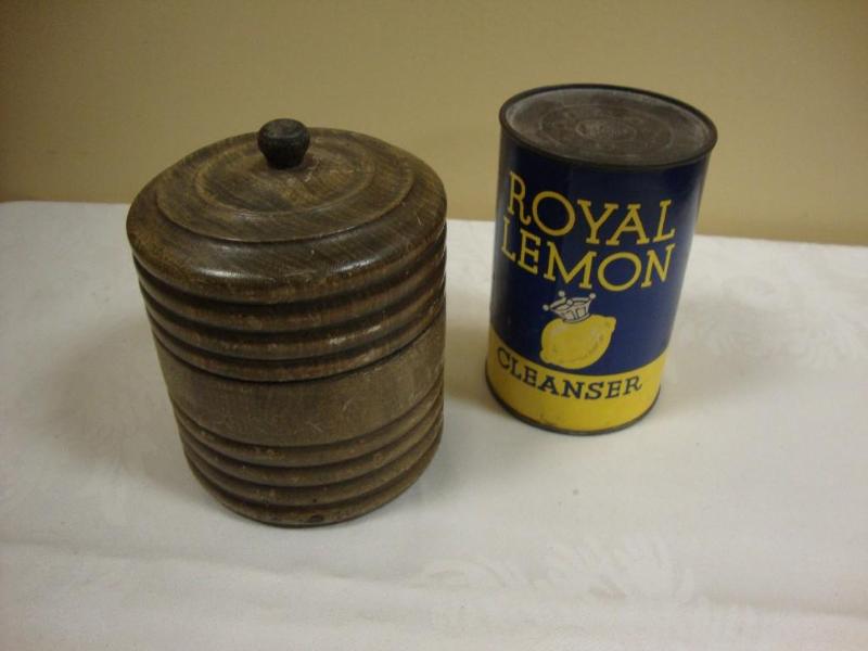lot 45 image: Lot of 2 - Vintage Royal Lemon Clea...