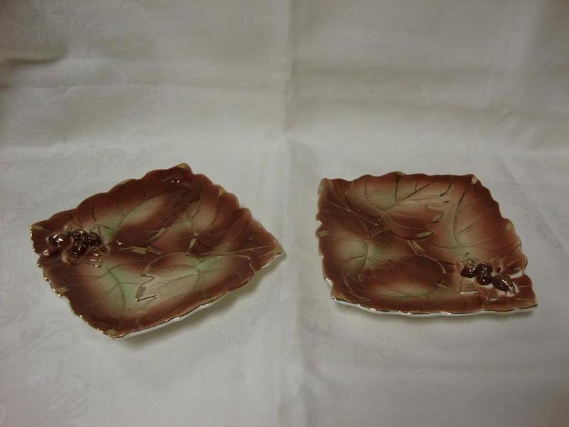 lot 60 image: Vintage pinecone serving trays - ma...