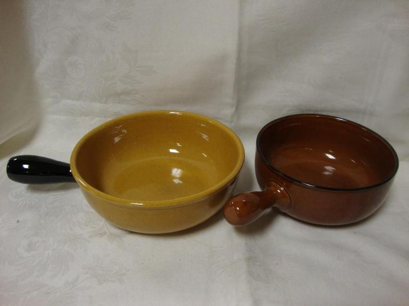 lot 75 image: Two pcs - ceramic stove top or baki...