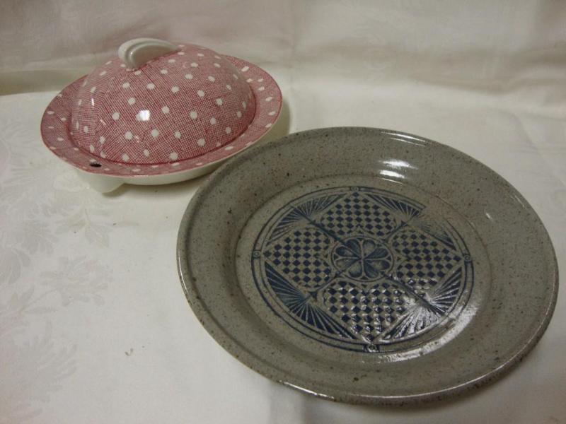 lot 78 image: Lot of 2 -1 ceramic cheese keeper -...