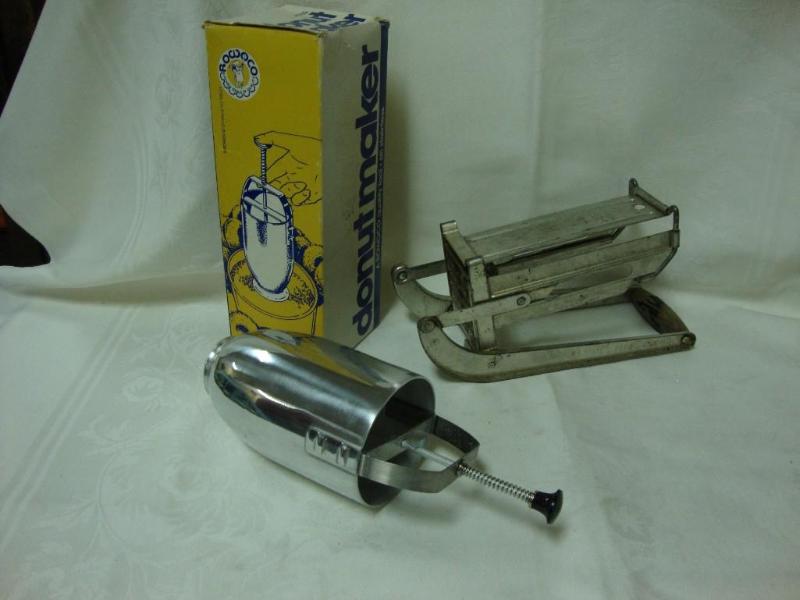 lot 83 image: Vintage French Fry cutter & dou...