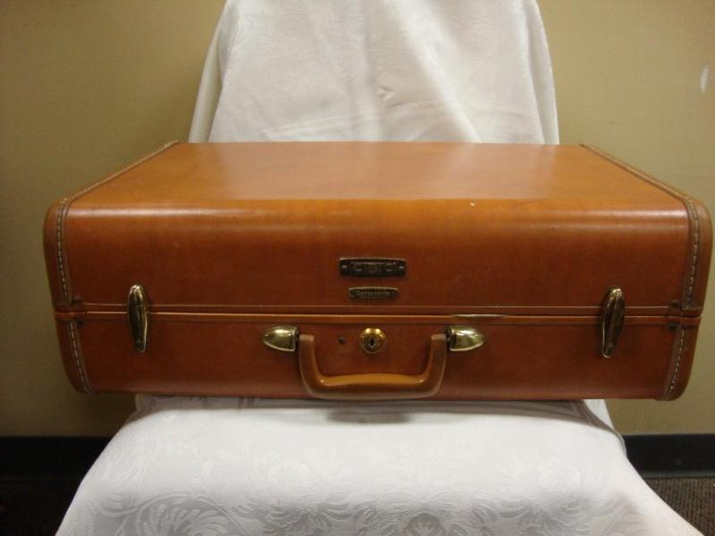 lot 96 image: Vintage Samsonite suitcase....