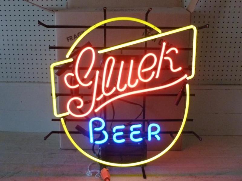 lot 1 image: Large&nbspGluek Beer Neon that mea...