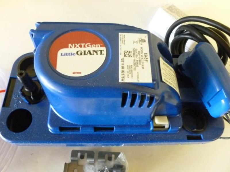 lot 20 image: Franklin Electric - Little Giant 80...