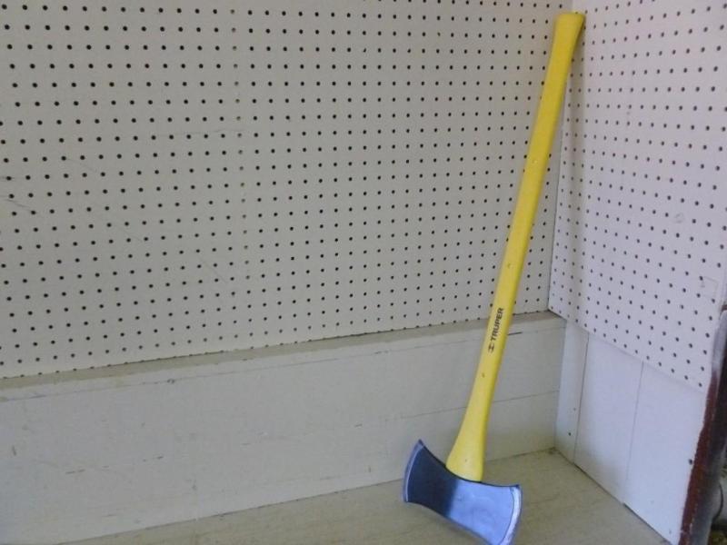 lot 43 image: Truper heavy duty double sided ax t...
