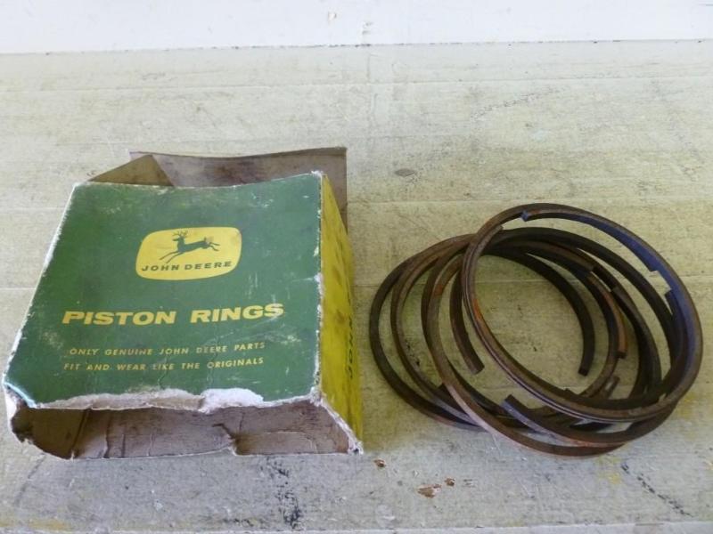 lot 68 image: Lot of eight Genuine John Deere pis...